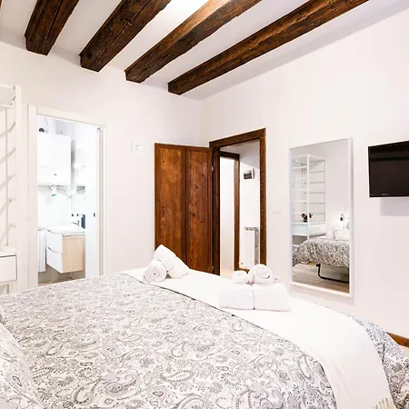 Apartamento 8 Mins From San Marco, Experience Authentic Veneza